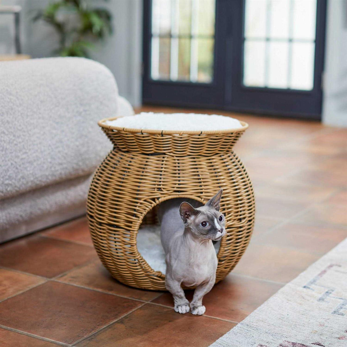 Round Wicker Cat Condo with Top Perch Z2627