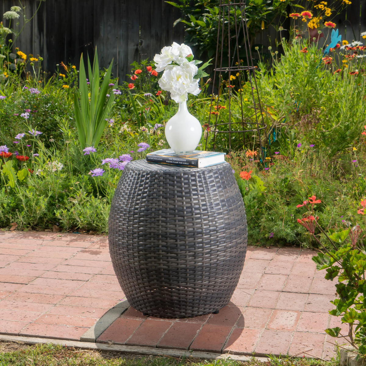 Gray Wicker Outdoor Side Table F573