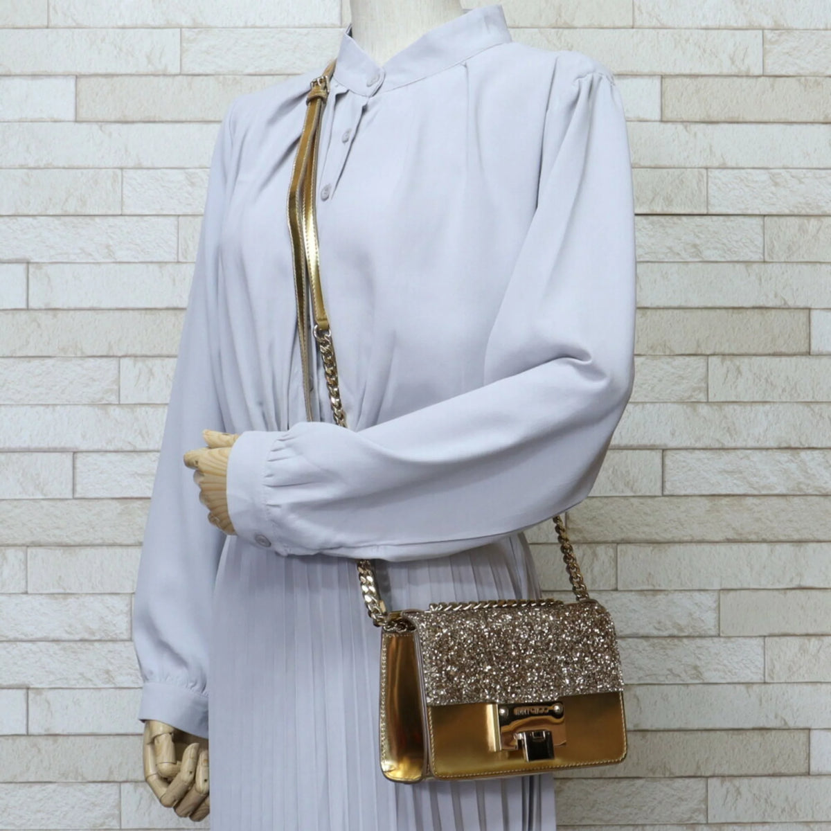 Pre-Owned Leather Shoulder Bag J90082